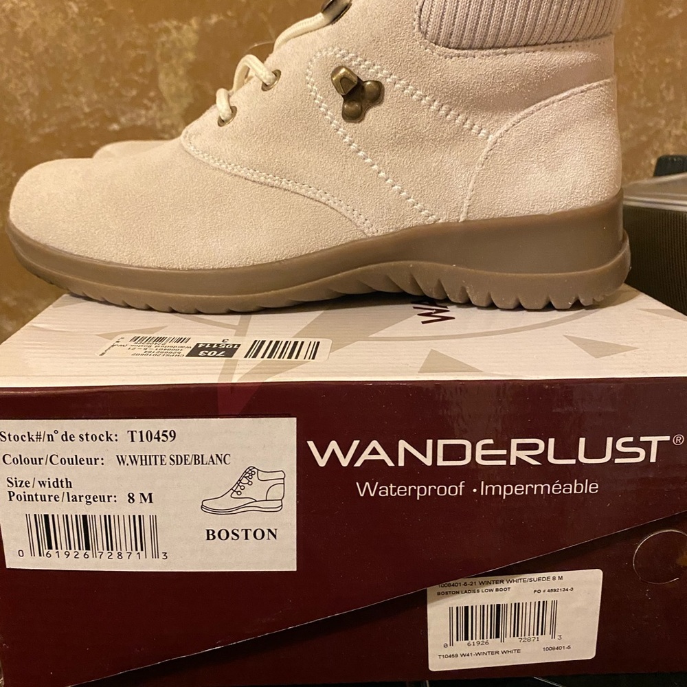 Warm white ankle boots leather and suede